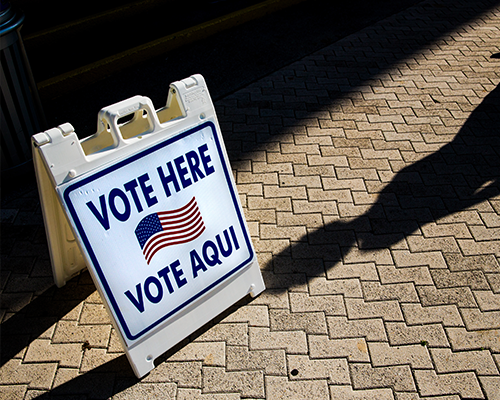 sign saying "vote here vote aqui"